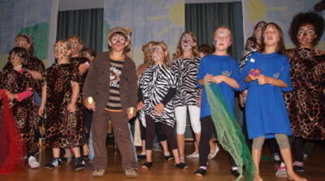 Großer Auftritt von Zebras, Erdmännchen und Giraffen in Rommelsbach. FOTO: SANDER