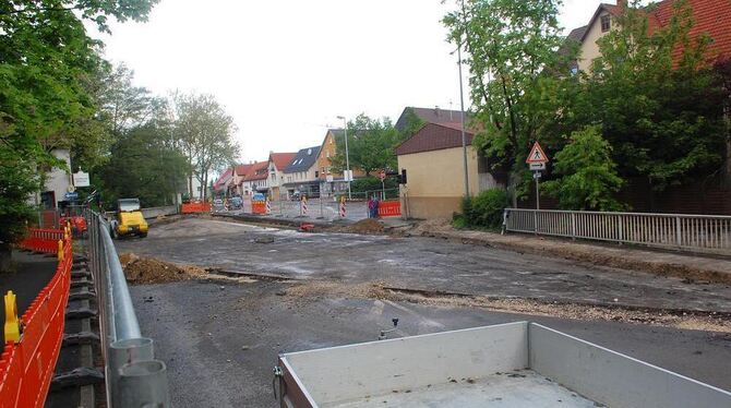 Durchfahrt unmöglich, Kreuzung aber noch halb offen: So wird es voraussichtlich bis Anfang Juli sein.