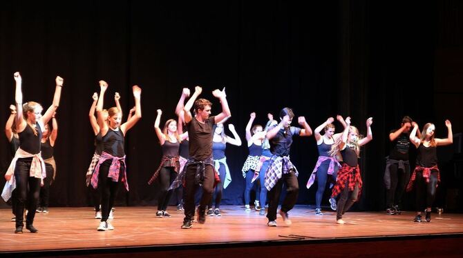 Mit einer fetzigen Hip-Hop-Darbietung überraschte die SMV des Johannes-Kepler-Gymnasiums bei der Kepi-Soirée in der Stadthalle.