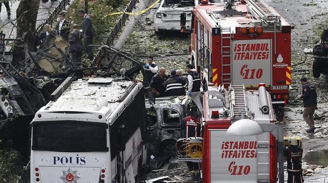 Der Schauplatz des Autobomben-Anschlags in Istanbul.