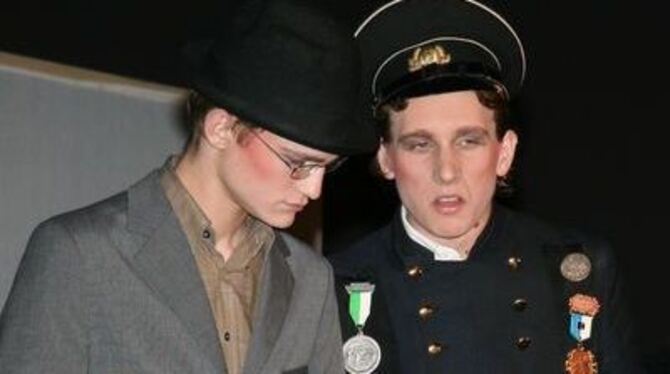 Die Hauptdarsteller glänzten mit schauspielerischem Talent: links David Kirschenheuter alias Jacobowsky, rechts Jonas Eichhorn a