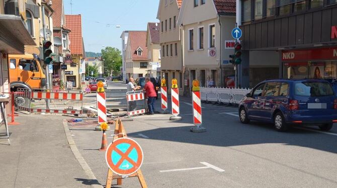 Die Spur Richtung Reutlingen war gestern schon wieder befahrbar.  GEA-FOTOS: BARAL