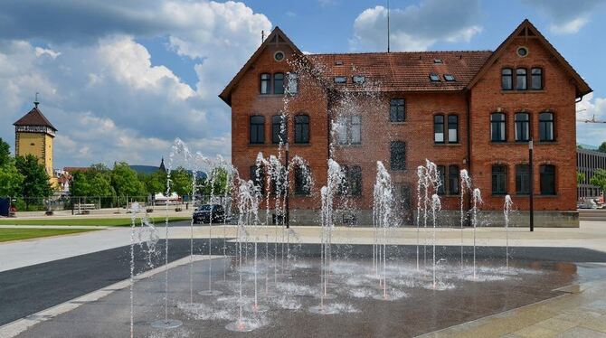 Alle 28 Fontänen des Wasserspiels beim Krankenhäusle sind beleuchtet und einzeln steuerbar.