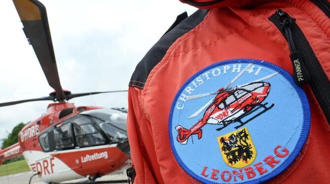 Der Rettungshelikopter Christoph 41 der DRF Luftrettung, steht nach einem Einsatz in der Station.