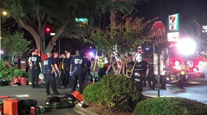 Polizei vor dem Club Pulse in Orlando. Foto: Univision Florida Central