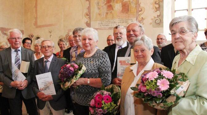 Zahlreich waren die Ehrungen bei der Matinee des Liederkranzes Sondelfingen.  FOTO: LEISTER