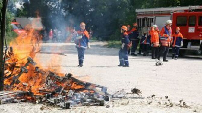 Die Sonnenbühler Jugendfeuerwehr musste innerhalb von 24 Stunden immer wieder ran, unter anderem zu mehreren Löscheinsätzen.
FOT