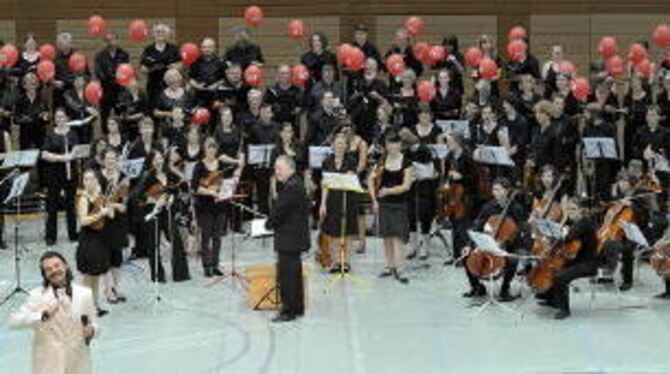 Die Stadtoper bot dem Premierenpublikum einen  musikalisch-theatralischen Stadtspaziergang. FOTO: NIETHAMMER