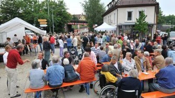 Baustellen haben auch etwas Gutes - vor allem, wenn sie ausgestanden sind. Das wurde in Betzingen gefeiert. Und viele, viele kam