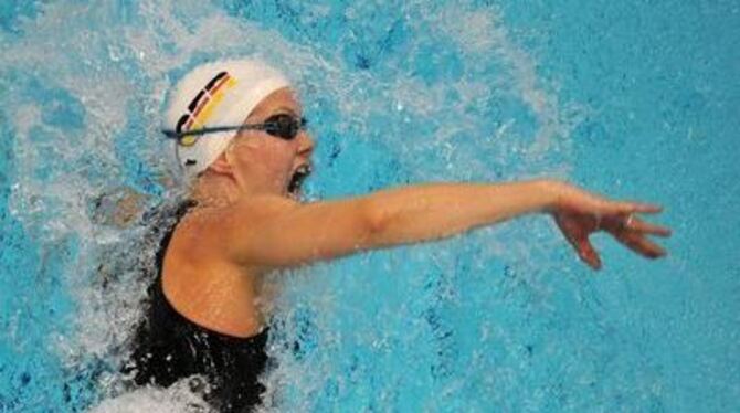 Britta Steffen schwimmt bei den Deutschen Meisterschaften zum Weltrekord.
FOTO: DPA