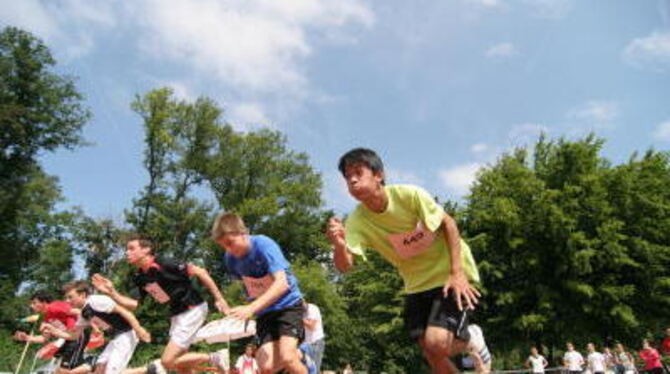 Start mit aufgeblasenen Backen beim 100 Meter Sprint. GEA-FOTO: FINK