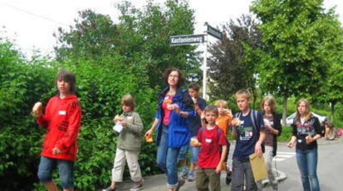 Auf der Suche nach den besten Geldanlagen: Kinder unterwegs.   FOTO: BW