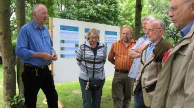 Rolf Rickborn (links) nutzte die Aktion &raquo;Unser Neckar&laquo; und schnappte sich kurzerhand seine Erms in Form von Schautaf