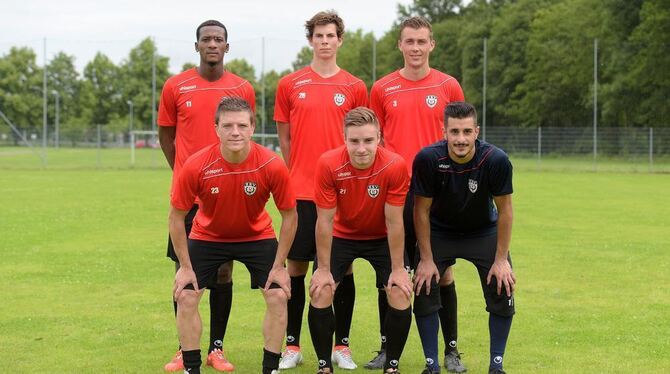 Diese sechs Zugänge kann der SSV Reutlingen für die nächste Oberliga-Saison fest einplanen: Hintere Reihe von links: Onesi Kueng