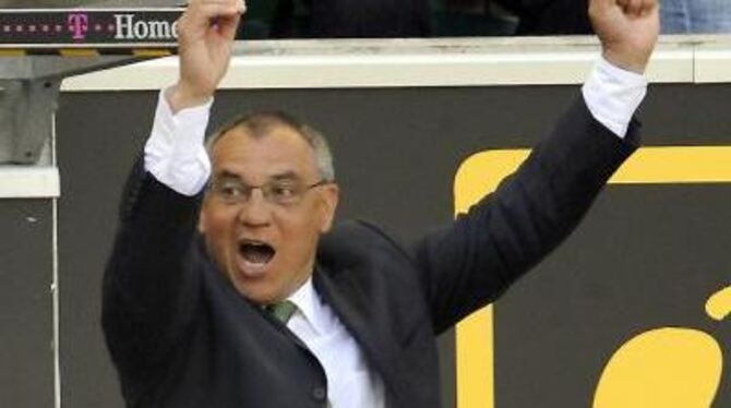 Trainer Felix Magath jubelt: Der VfL Wolfsburg ist Meister.
FOTO: DPA