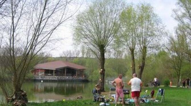 Baggersee-Management: Neckartailfingen setzt am Aileswasensee auf Blockhaus mit See-Terrasse (Bild), Kirchentellinsfurt liebt's