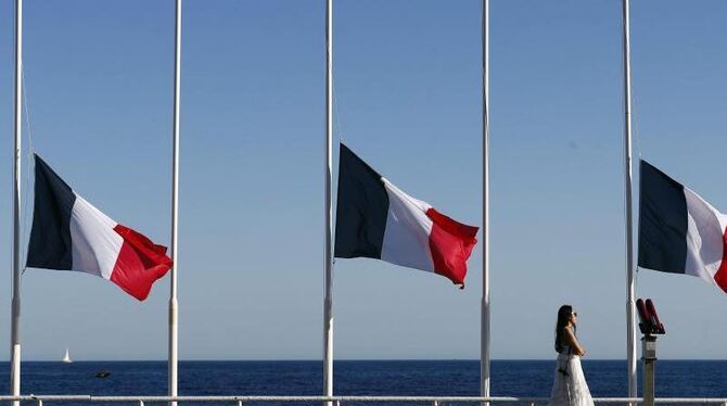 Halbmast: Bei der erneuten Anschlag in Frankreich hatten mehr als 80 Menschen ihr Leben verloren. Foto: Ian Langsdon