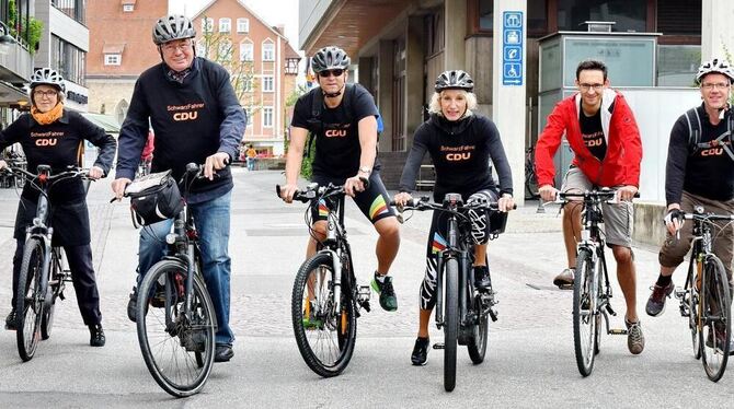 Start der »Schwarzfahrer« auf dem Reutlinger Markplatz