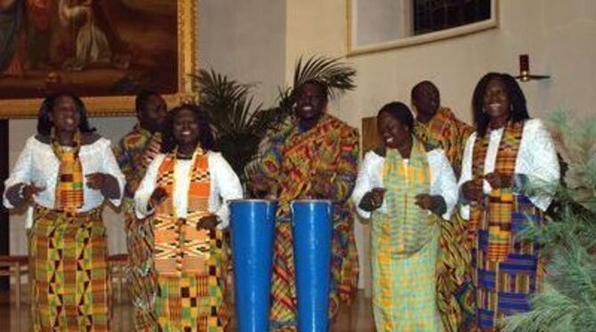 Glaubenskraft und Lebensfreude drückt der Kusmasi Spiritual Chor aus Ghana in Rhythmus, Musik und Bewegung aus.
FOTO: BUT