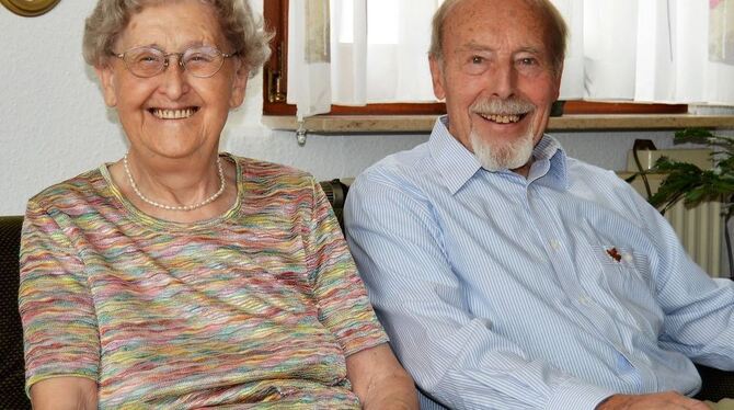 Man sieht es Irma und Gerhard Schmid an, dass sie zusammen glücklich sind. FOTO: VEY