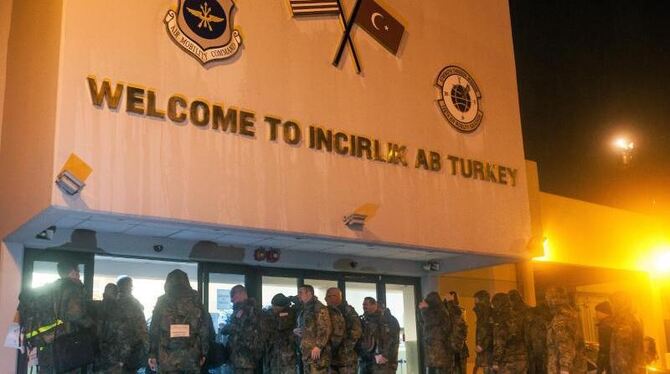 Ankunft deutscher Soldaten auf dem Luftwaffenstützpunkt im türkischen Incirlik. Foto: Bundeswehr/Falk Bärwald/Archiv